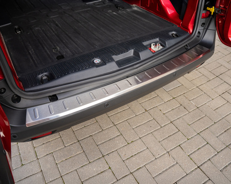 Listwa tylnego zderzaka Ford Transit Courier V769 MPV II 2023-