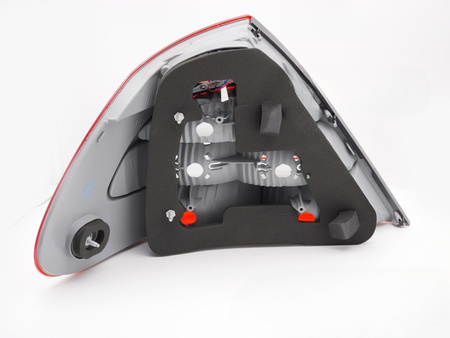 Lampa prawa tylna LED TYC do Mercedes W211 06-09