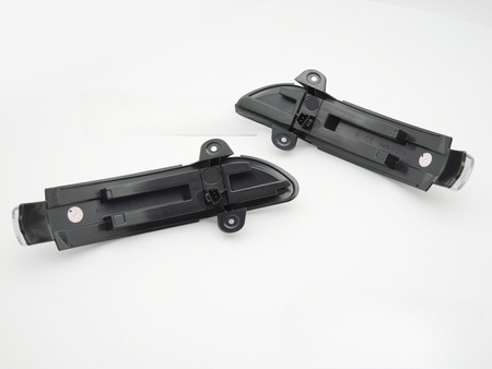 Kierunkowskazy boczne lusterek Mercedes W211 C219 W221 C216