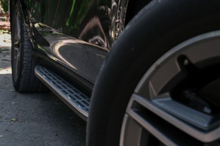 STOPNIE PROGOWE MERCEDES W167 19- LED ALU