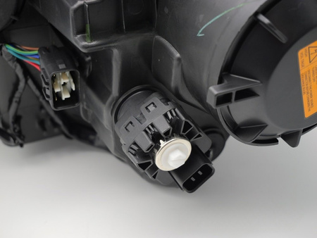 Lampa lewa reflektor Xenon do Mitsubishi L200