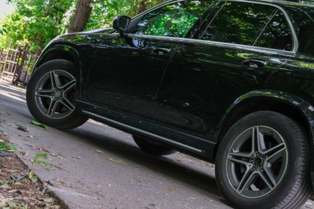 STOPNIE PROGOWE MERCEDES W167 19- LED ALU