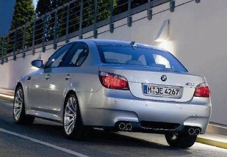 ZDERZAK TYLNY BMW E60 M5 03-10